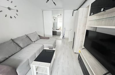 Vermietung eines gemütlichen Studio-Apartments mit separatem Zimmer und Balkon, Bukarest, Rumänien